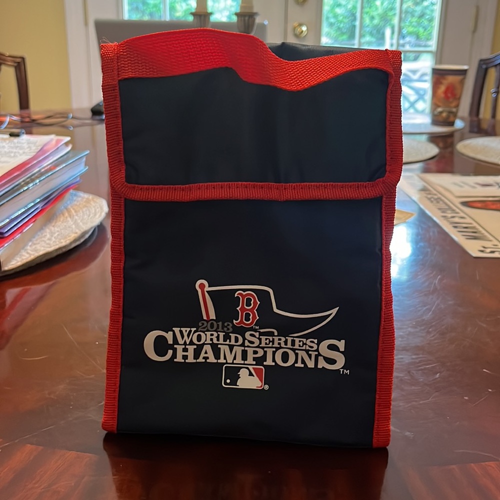 MLB Red Sox 2013 World Series Champions Insulated Velcro Lunch Sack.